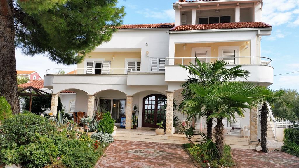 Apartments Little Castle Vodice Bagian luar foto