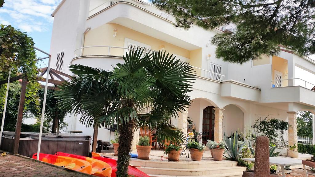 Apartments Little Castle Vodice Bagian luar foto