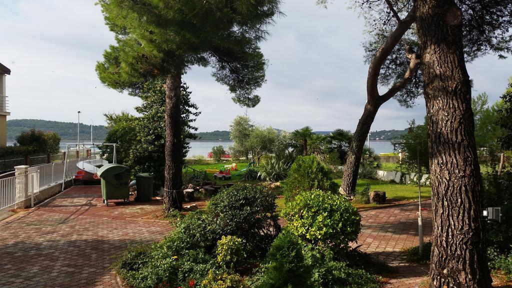 Apartments Little Castle Vodice Bagian luar foto