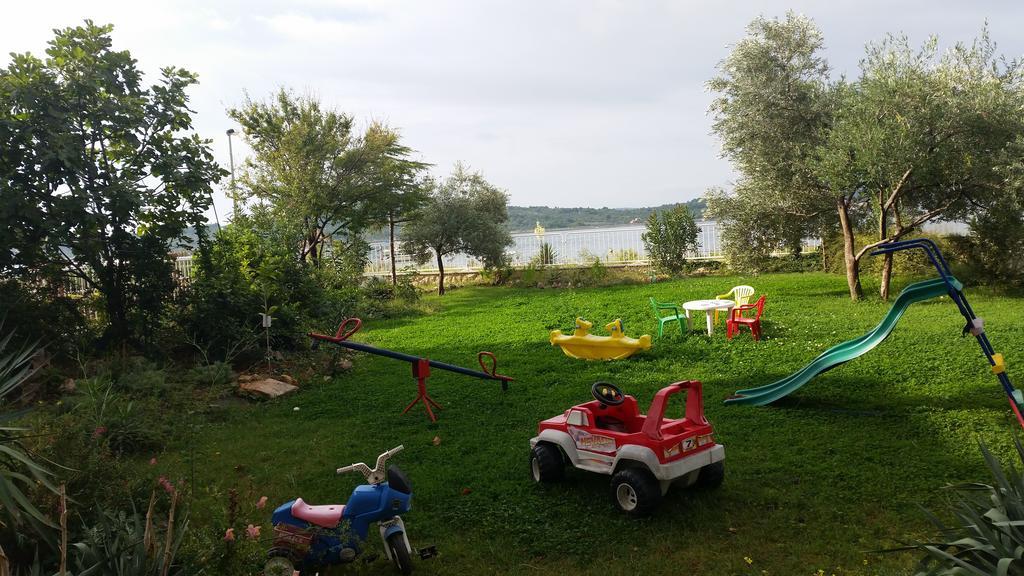 Apartments Little Castle Vodice Bagian luar foto
